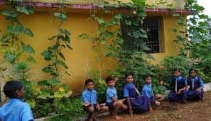 जमकर हो रही तारीफ 45 डिग्री में सरकारी स्कूल के बच्चों ने जो काम किया 