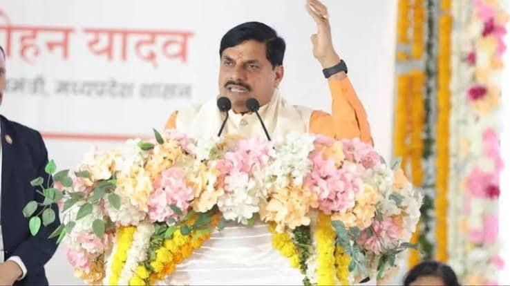 डॉ. यादव ने वादा किया कि इन क्षेत्रों के व्यवसायियों और रहवासियों की वर्षों पुरानी समस्याओं के स्थायी और बेहतर समाधान की दिशा में सरकार हर संभव प्रयास करेगी