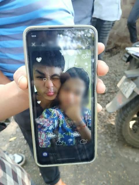 परिवार नेपाल गया था, मां बंगले में करती थीं काम