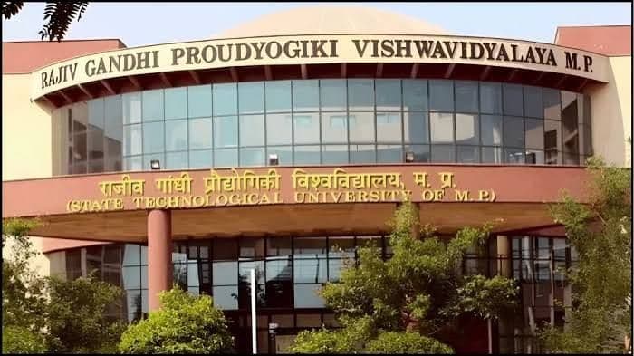 यह है पूरा मामला आरजीपीवी से बीटेक चौथे सेमेस्टर के 9 प्रश्न पत्र चोरी होने के बाद शुक्रवार सुबह 11 बजे होने वाली परीक्षा को ऐन समय पर स्थगित करना पड़ा था।