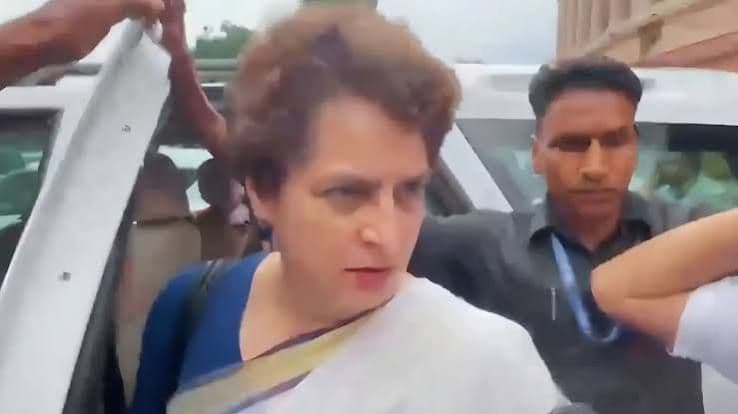 विरोध प्रदर्शन में शामिल हुई प्रियंका गांधी बीजेपी सांसदों ने भी किया प्रदर्शन